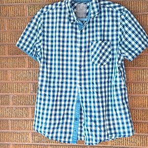 GUESS short sleeved, button down, slim fit plaid shirt Sz Large